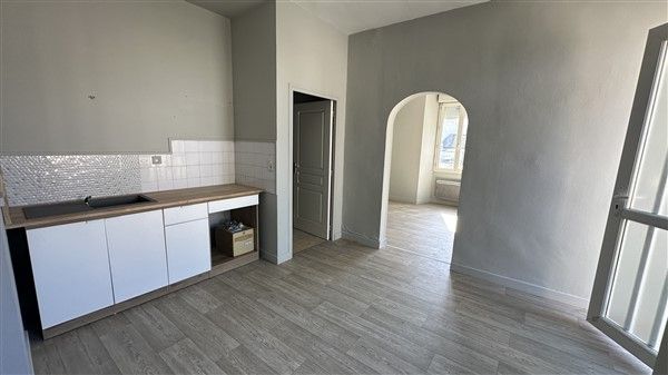 TULLE CENTRE VILLE : vente vente de 4 pièces - grande image 2