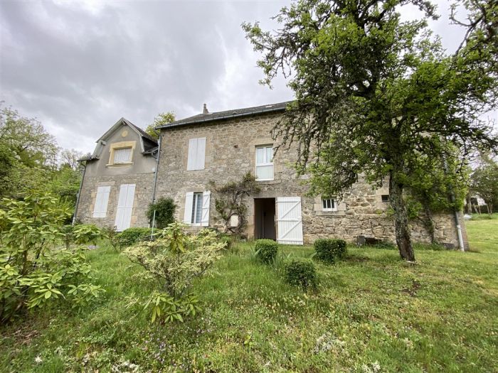 Centre Ville Meymac : vente vente de 4 pièces - grande image 1