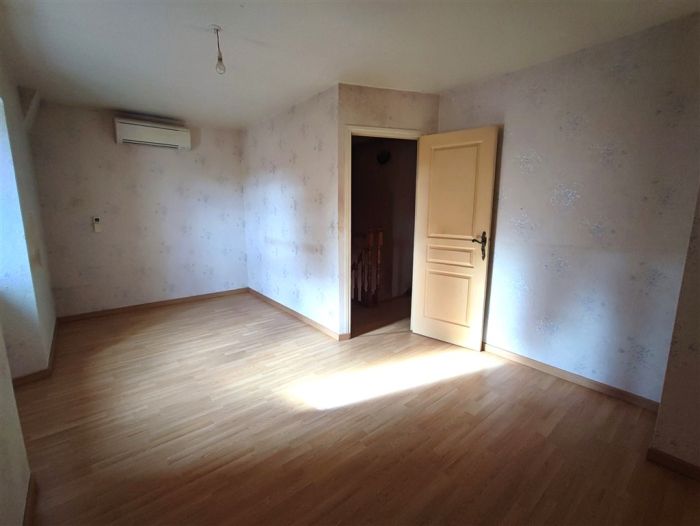 PROCHE LA COURTINE : vente vente de 3 pièces - grande image 4