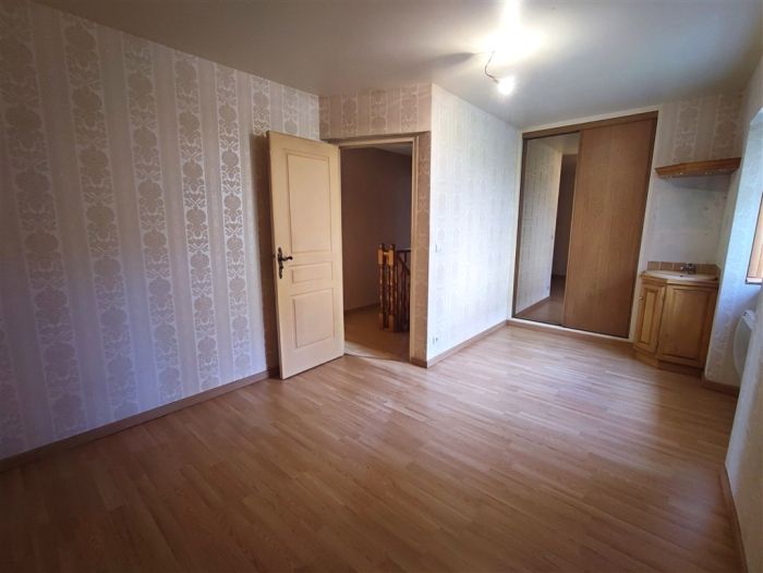 PROCHE LA COURTINE : vente vente de 3 pièces - grande image 5