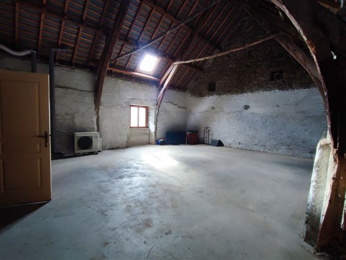 PROCHE LA COURTINE : vente vente de 3 pièces - grande image 8