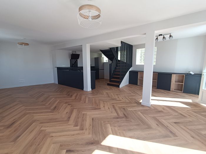 MAISON DE VILLE RÉNOVÉE – MODERNITÉ & POTENTIEL CENTRE-VILLE D'EGLETONS : vente Maison 4 - vignette 1